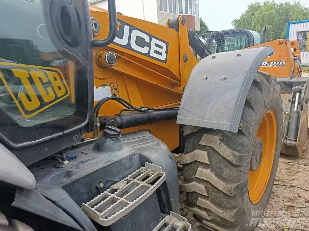 JCB 4CX Товарач със заден ексватор