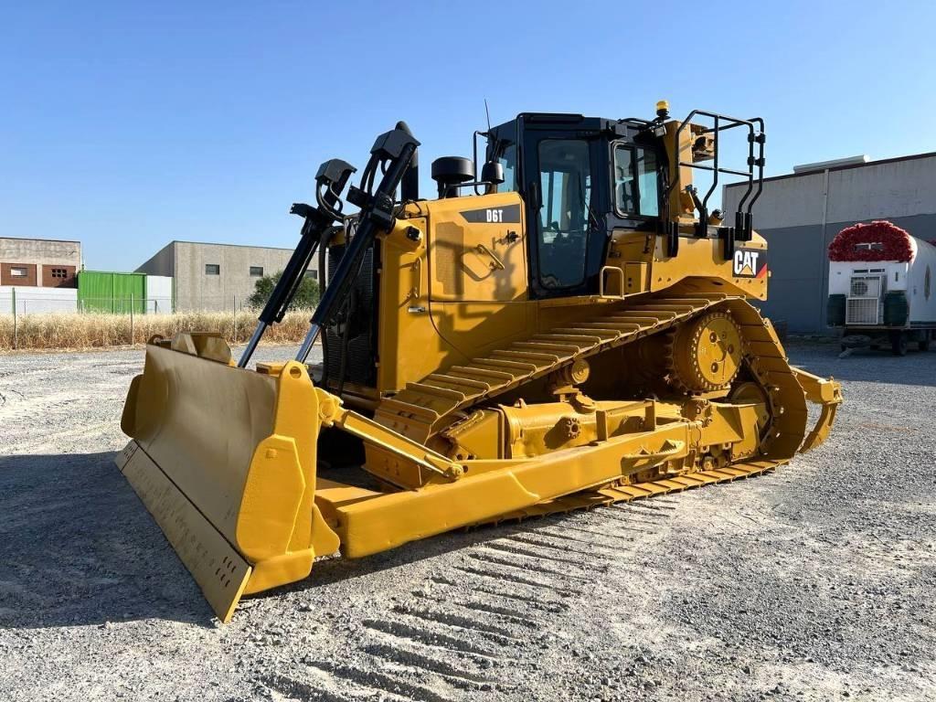 CAT D 6 T Верижни булдозери
