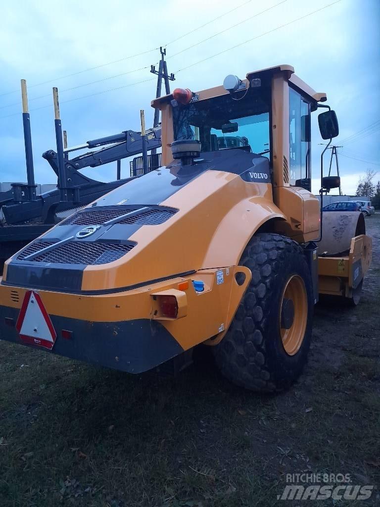 Volvo SD 135 B Еднобарабанни ролки
