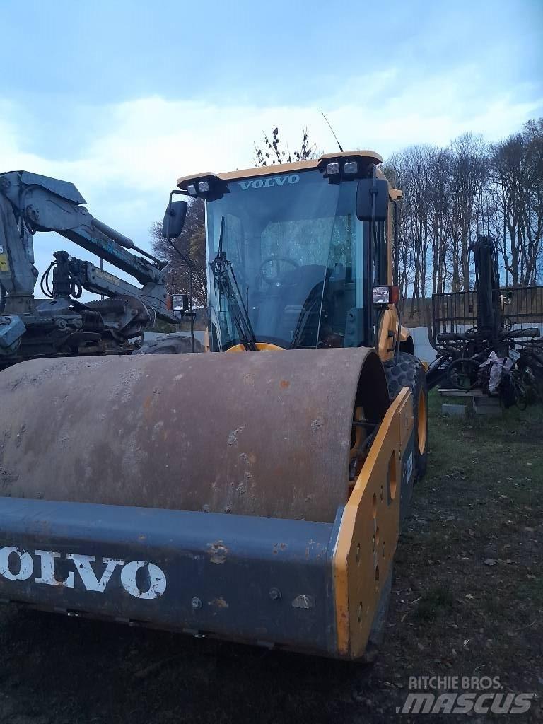 Volvo SD 135 B Еднобарабанни ролки
