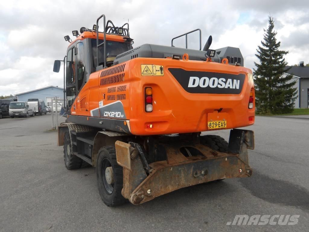 Doosan DX 210 WE Колесни екскаватори