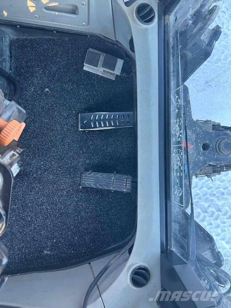 Huddig 1260 C Товарач със заден ексватор