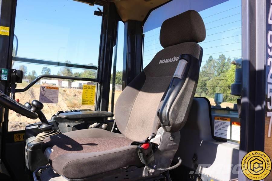 Komatsu WA 320-7 Колесни товарачи