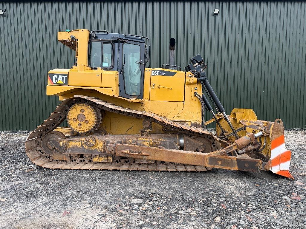 CAT D 6 T LGP Верижни булдозери
