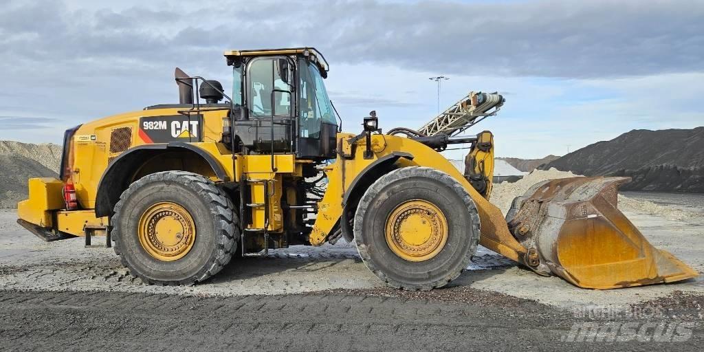 CAT 982 M Колесни товарачи