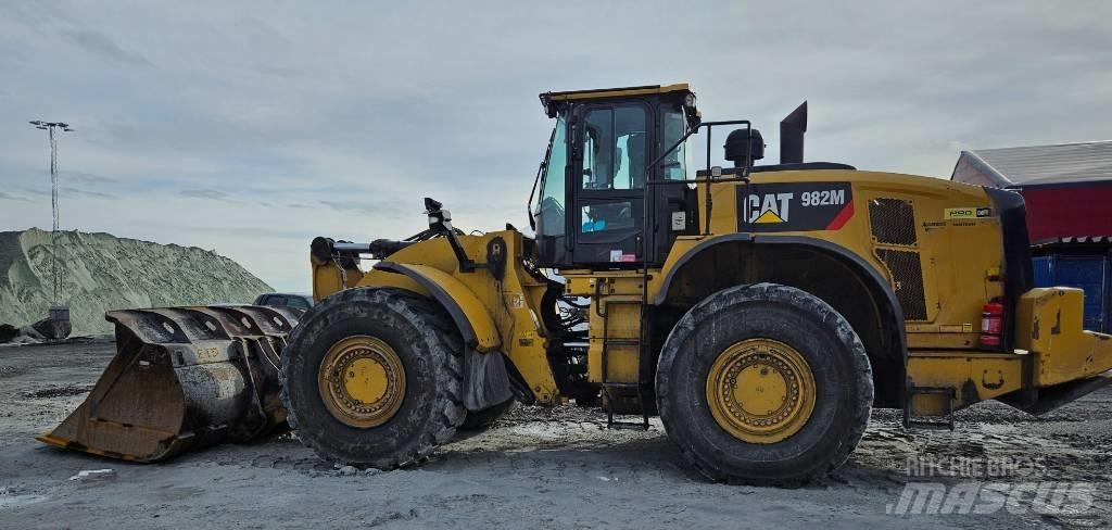 CAT 982 M Колесни товарачи