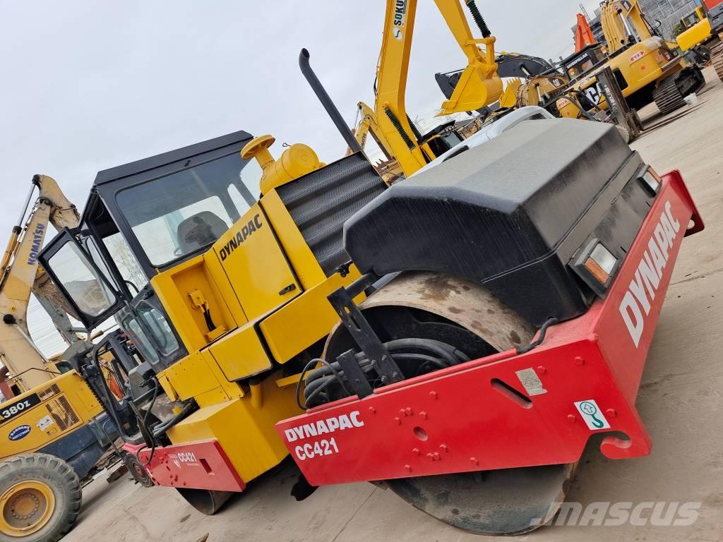 Dynapac CC 421 Двойни барабанни ролки
