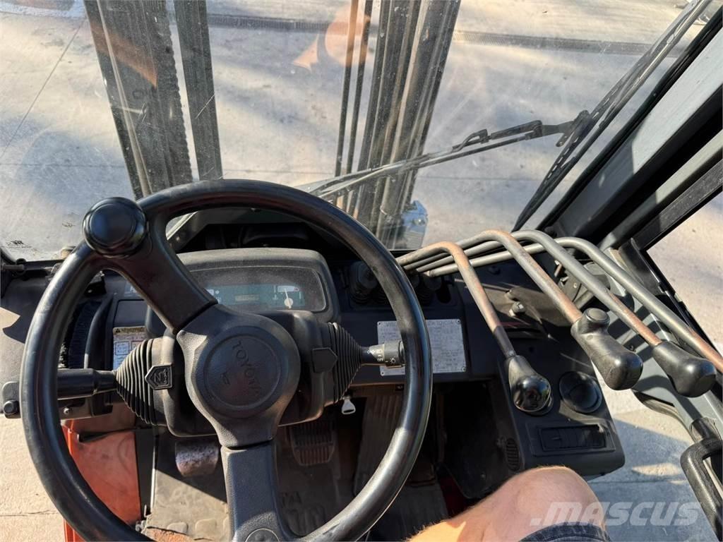 Toyota 7FGF25 Камиони с АГУ