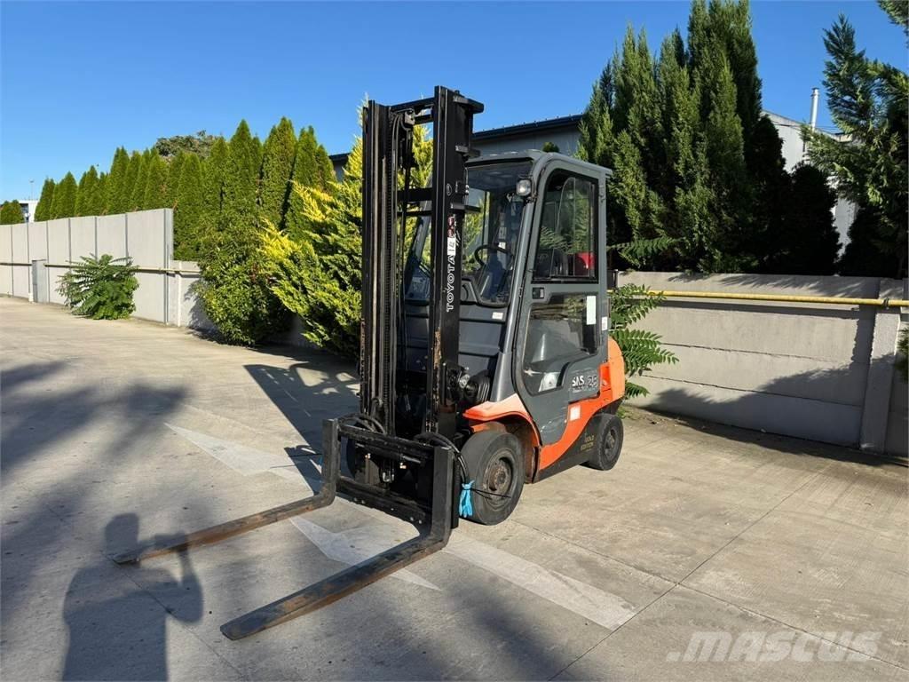 Toyota 7FGF25 Камиони с АГУ