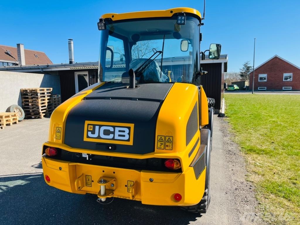 JCB 407 Многофункционални товарачи