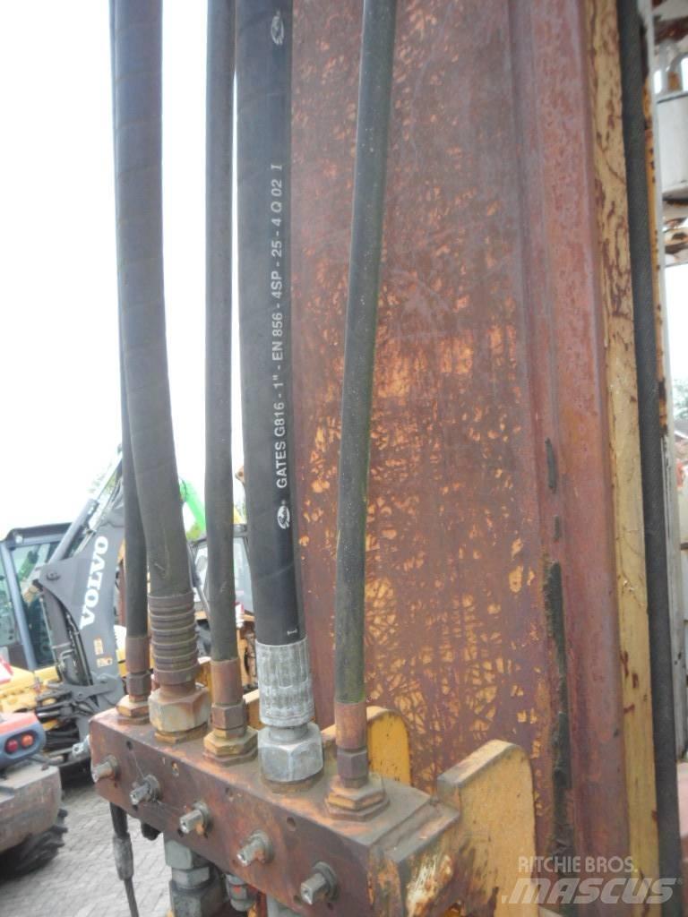 Liebherr R 942 Пилоти
