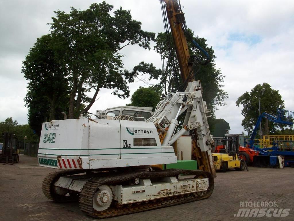 Liebherr R 942 Пилоти
