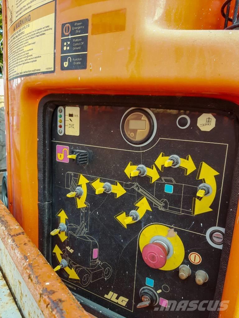 JLG E 300 AJP Съчленени стрелови подемници