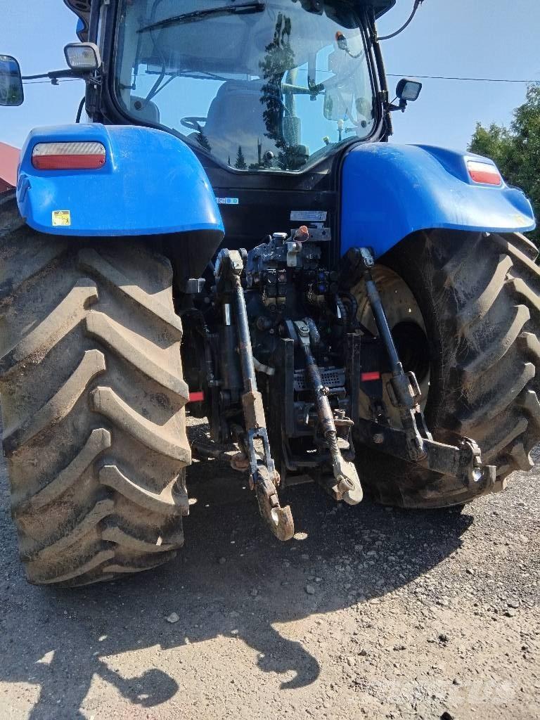 New Holland T7030 Трактори