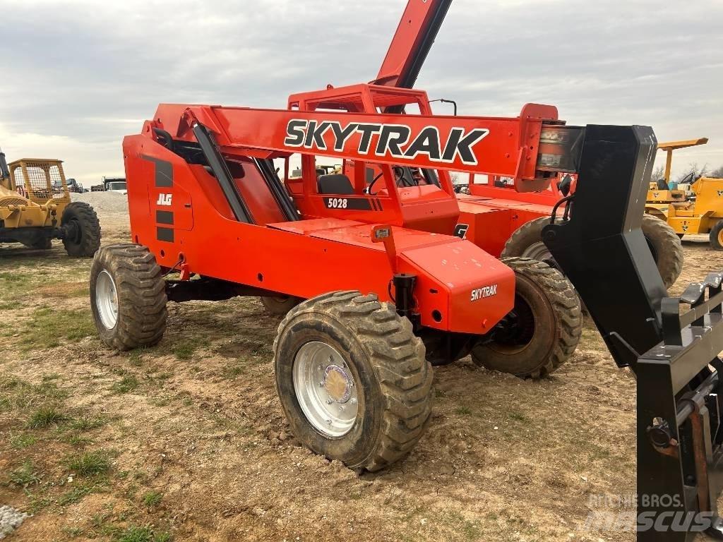 SkyTrak 5028 Телескопични товарачи