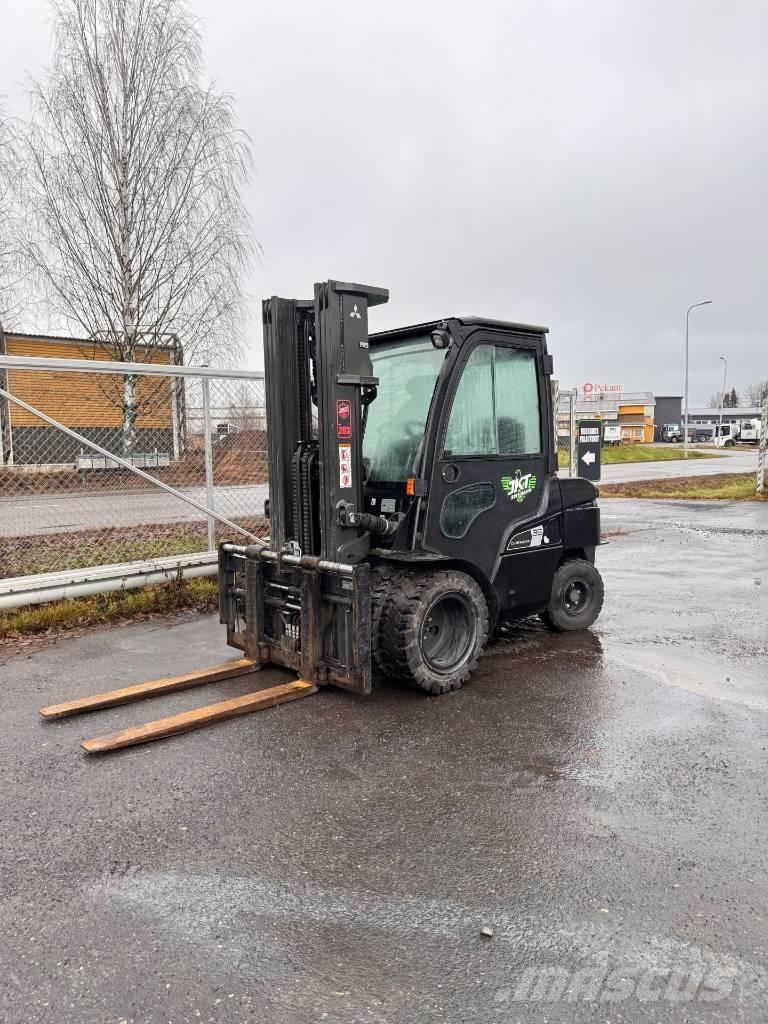 Mitsubishi FD 35 N3 Дизелови камиони