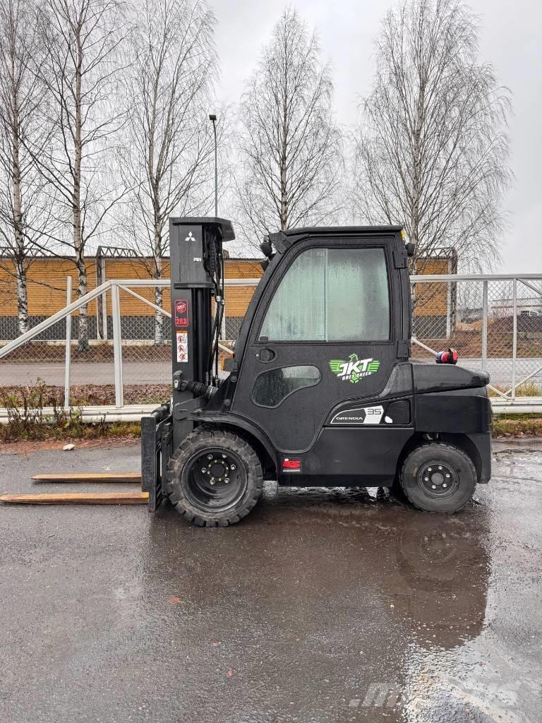 Mitsubishi FD 35 N3 Дизелови камиони