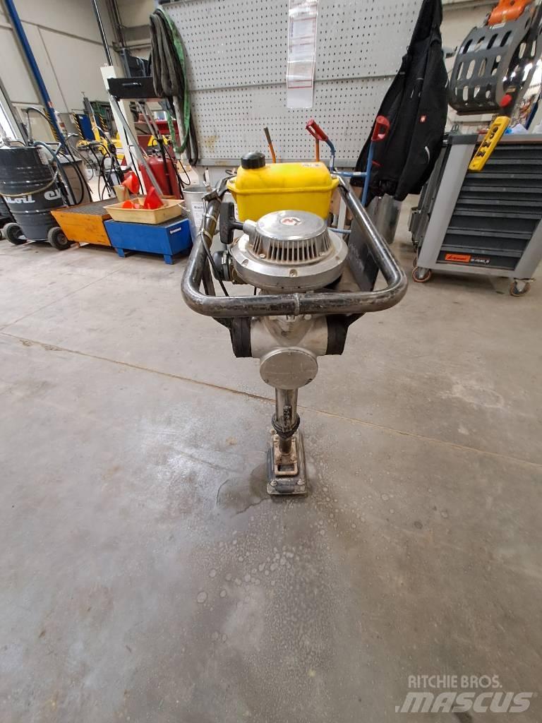Wacker Neuson BS30 Пробки