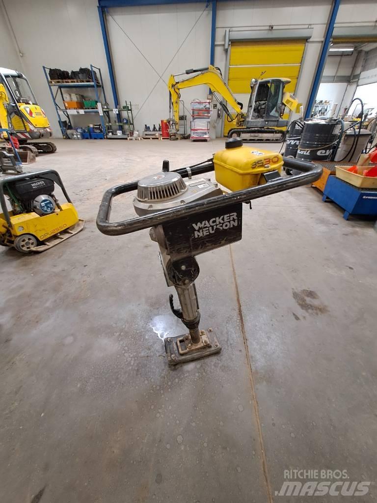 Wacker Neuson BS30 Пробки