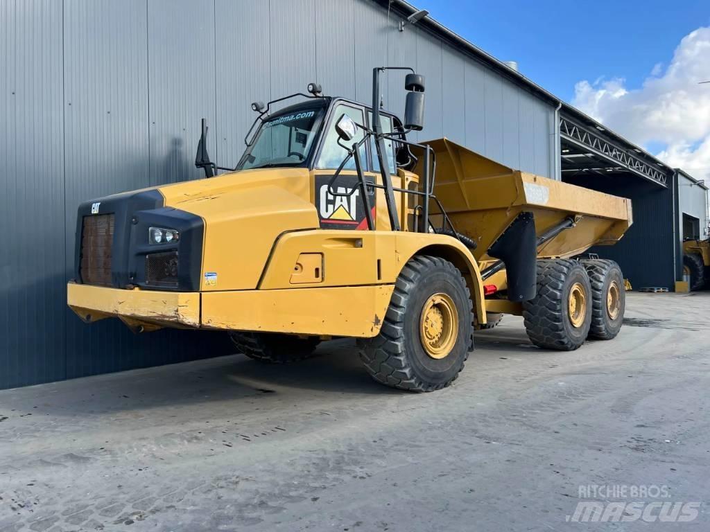 CAT 735B Дъмпери/моторни превозни средства