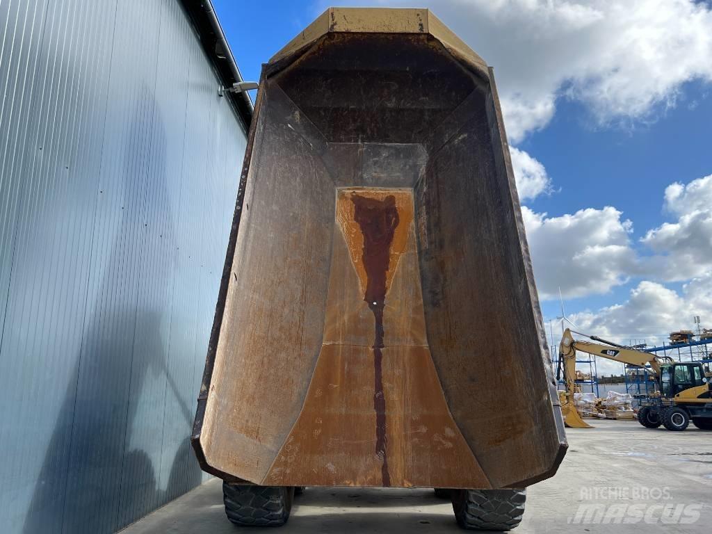 CAT 735B Дъмпери/моторни превозни средства