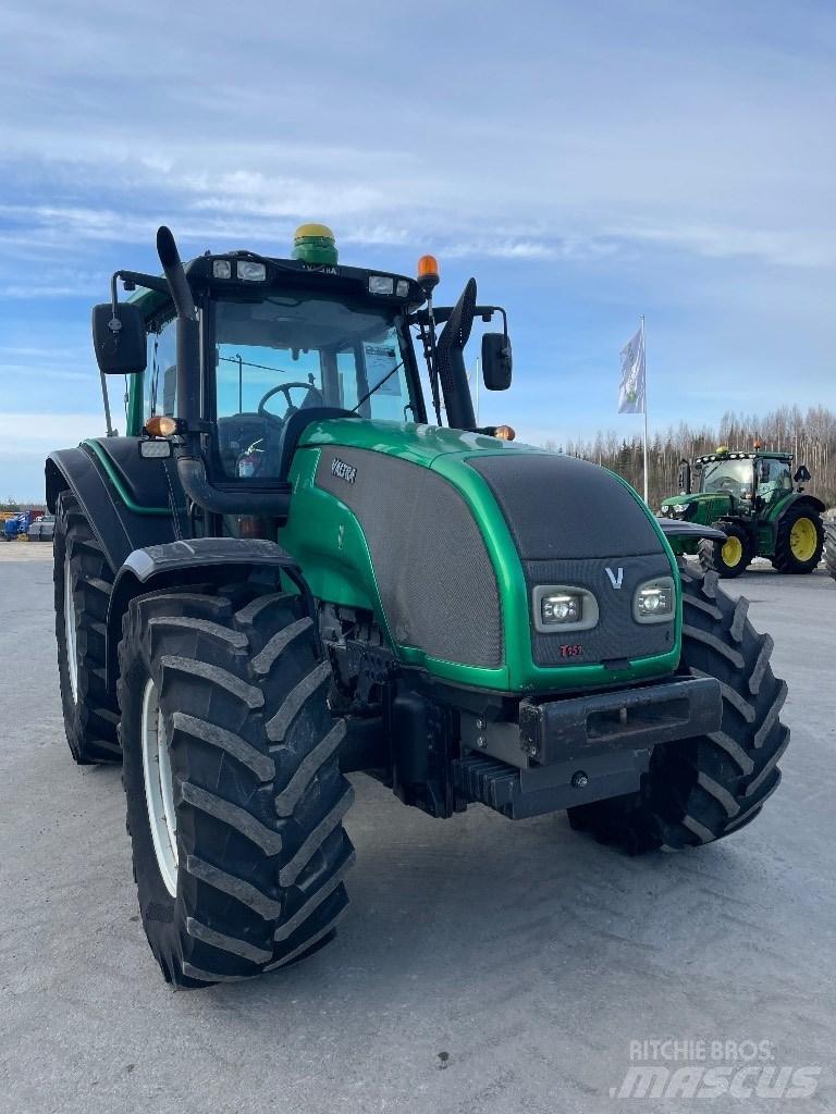 Valtra T151 Трактори
