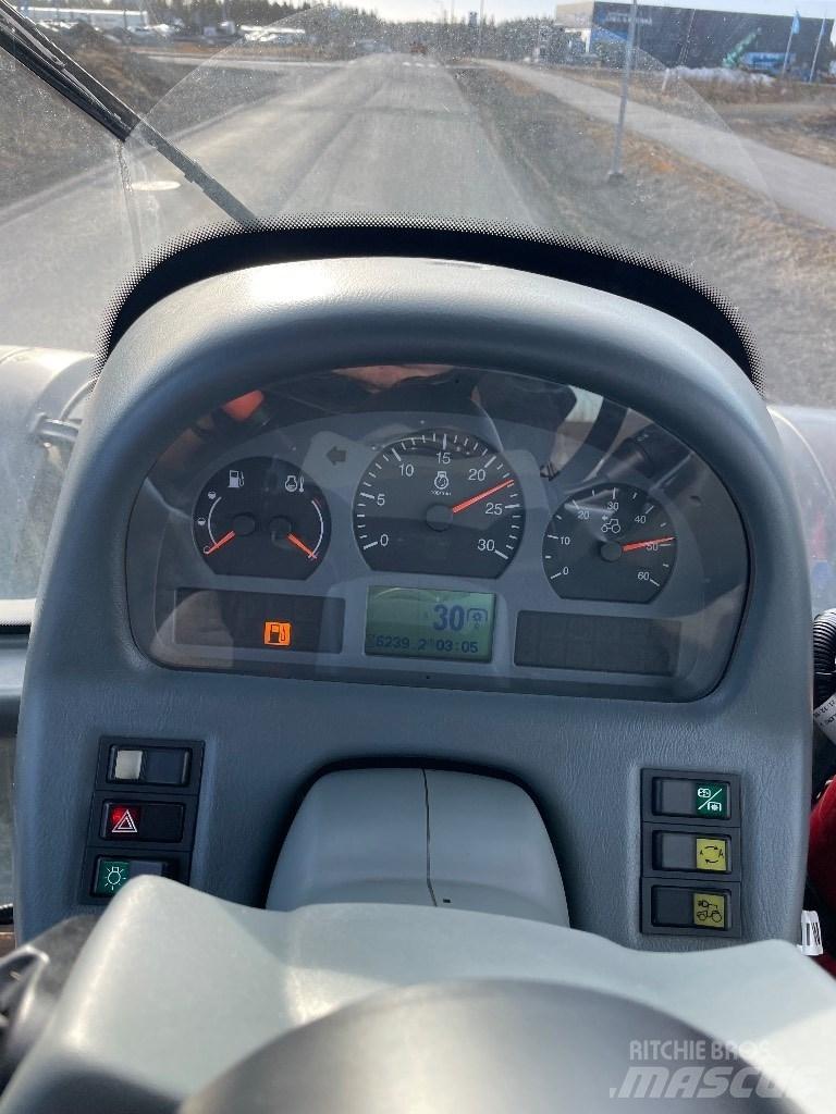 Valtra T151 Трактори