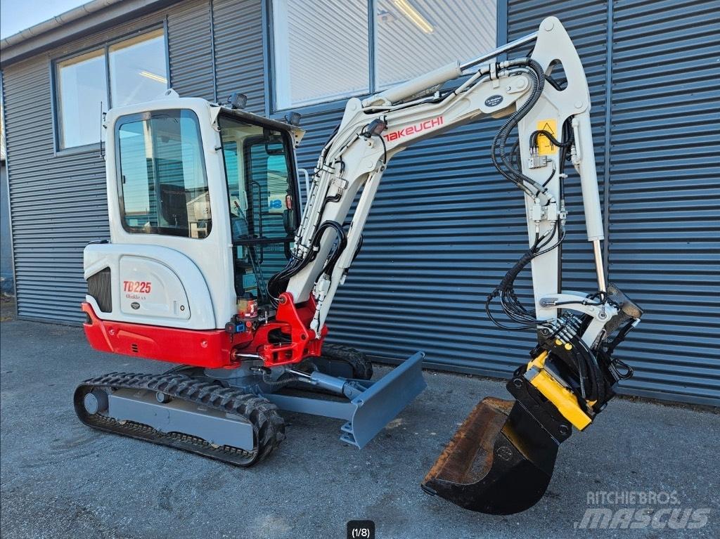 Takeuchi TB 225 Мини екскаватори < 7 т