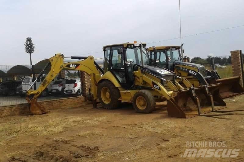 CAT 428E Товарач със заден ексватор