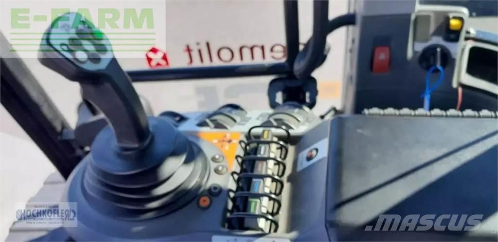 JCB 8330 Трактори