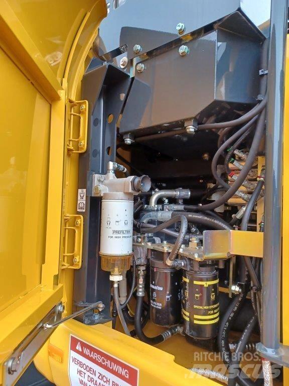Komatsu PW158-11E0 Колесни екскаватори