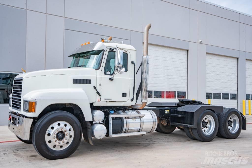 Mack Pinnacle 64T Влекачи