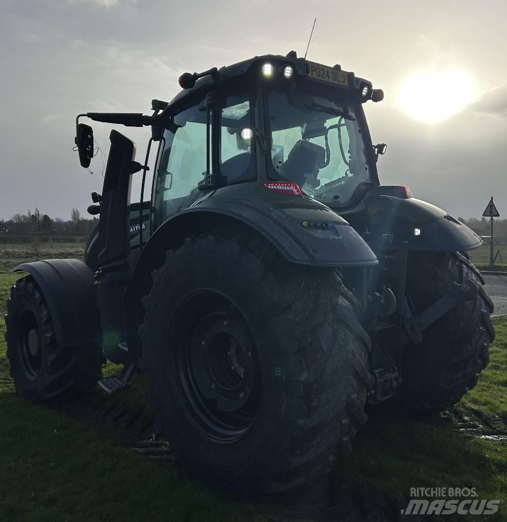 Valtra T235 Трактори