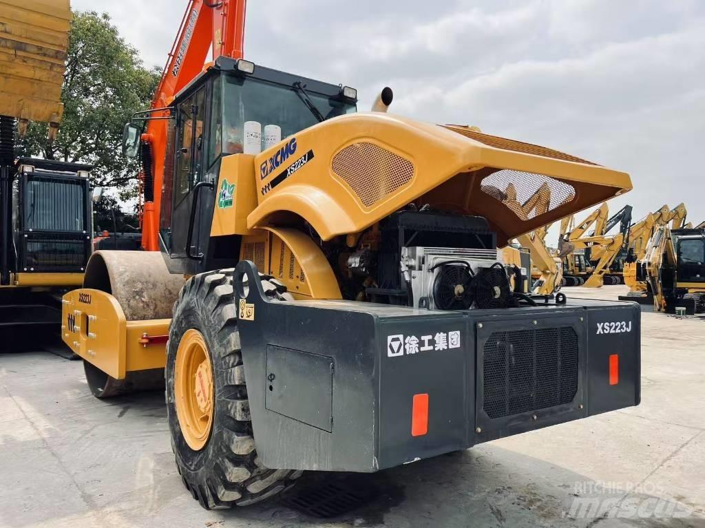 XCMG XS 223 J Еднобарабанни ролки
