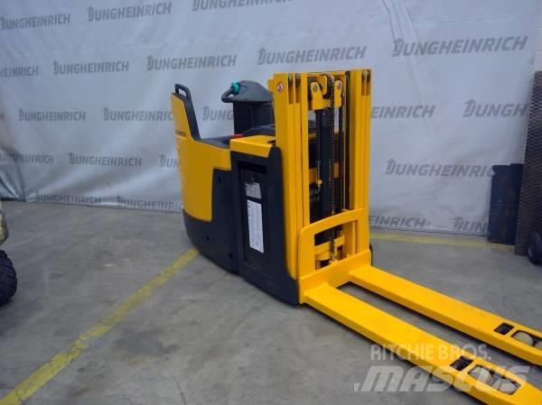Jungheinrich ERD 220 Самоходни товарачи