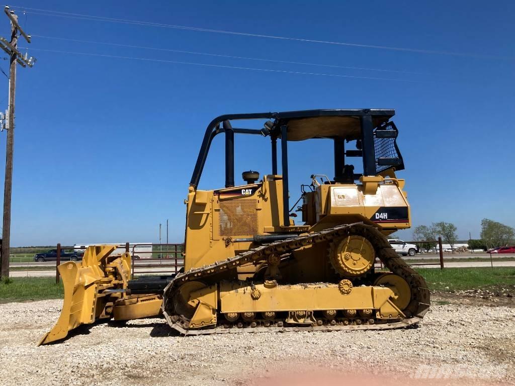 CAT Bulldozer D4H Верижни булдозери
