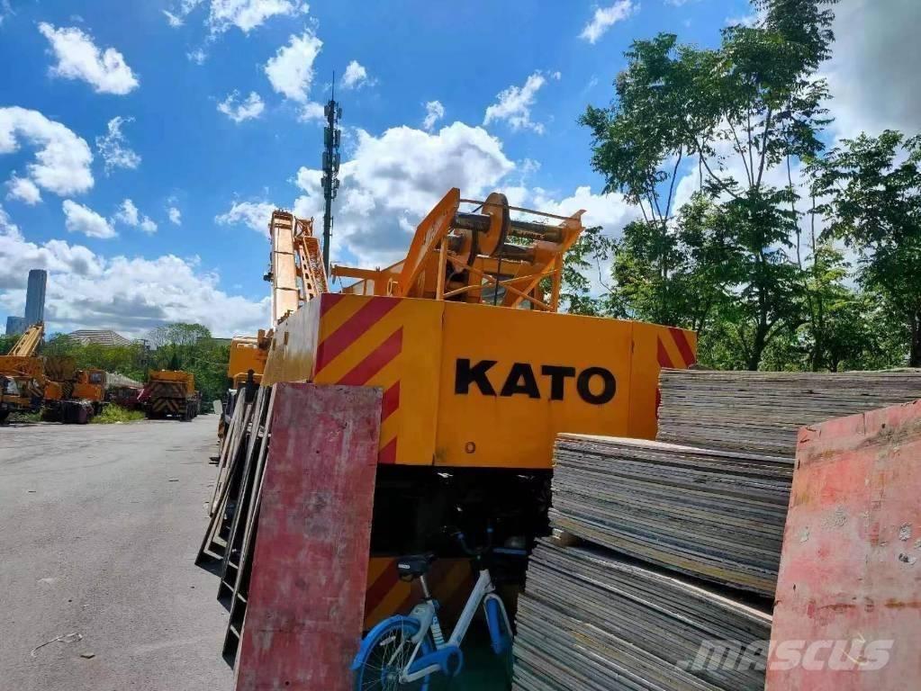 Kato NK 400 E Всъдеходни кранове