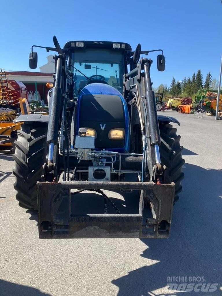 Valtra T 151 Трактори