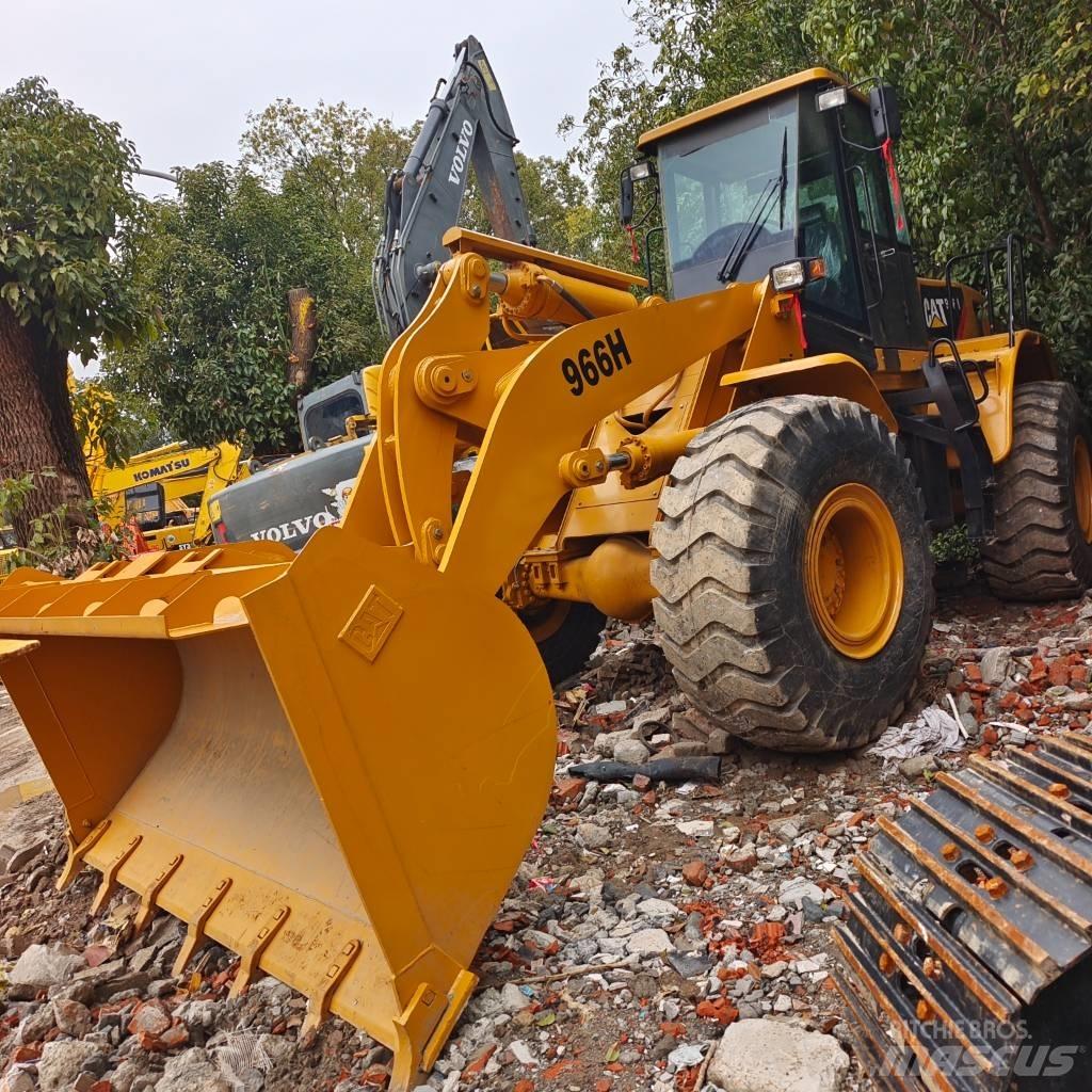 CAT 966G Колесни товарачи