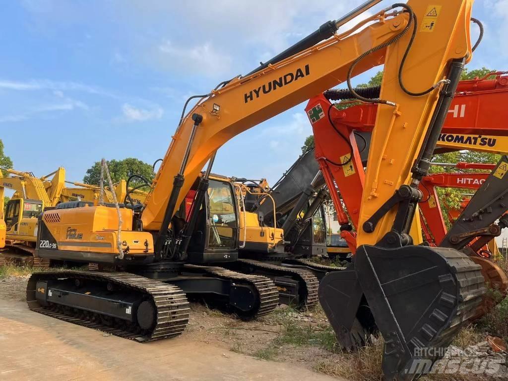 Hyundai R220LC-9S Колесни екскаватори