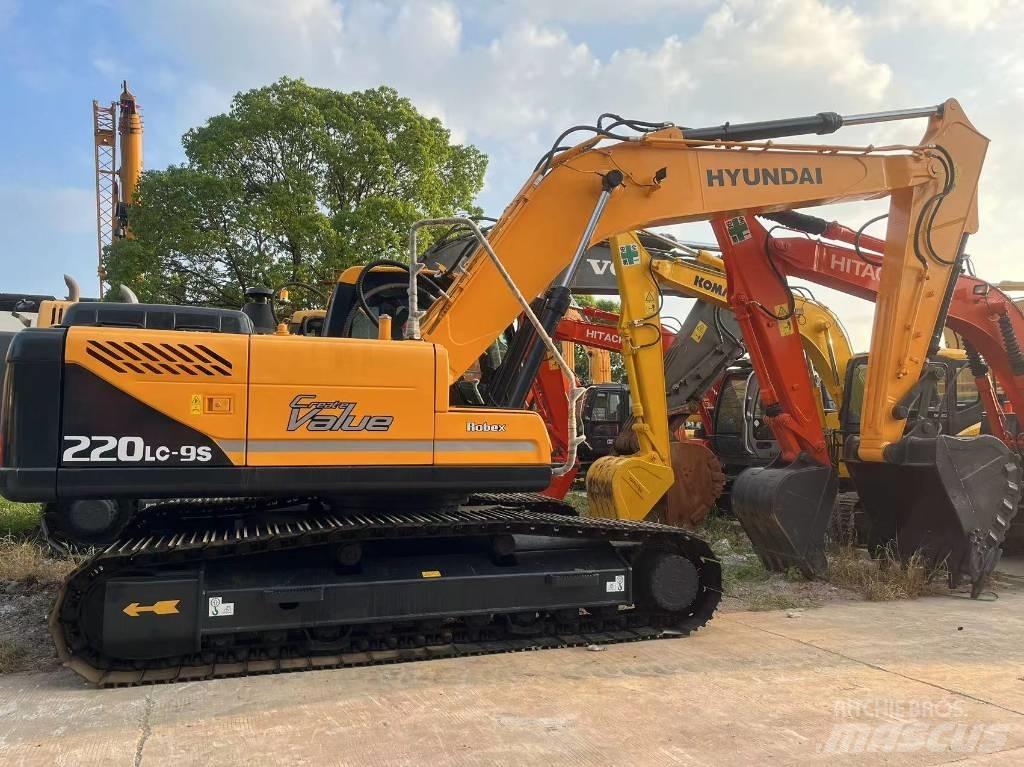 Hyundai R220LC-9S Колесни екскаватори