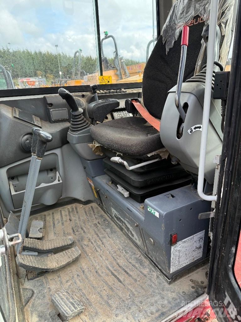 Takeuchi TB 230 Мини екскаватори < 7 т