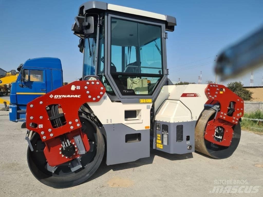 Dynapac CC2200 Двойни барабанни ролки
