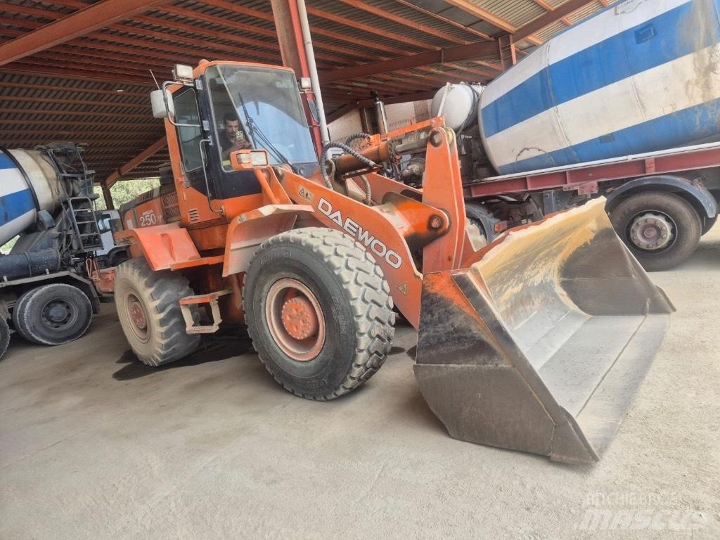 Daewoo Mega 250 Колесни товарачи