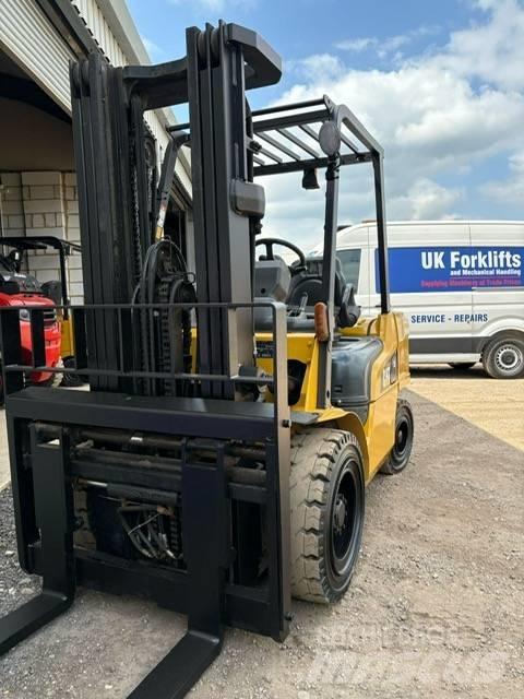 CAT DP 35 N Дизелови камиони