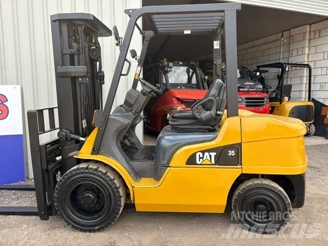 CAT DP 35 N Дизелови камиони