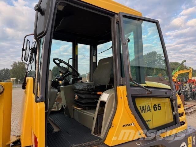 Komatsu WA 65-3 Колесни товарачи