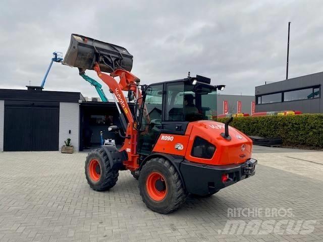 Kubota R 090 Колесни товарачи