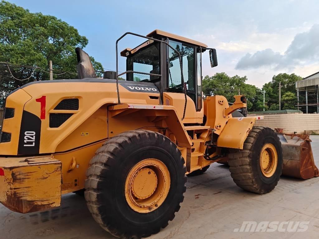 Volvo L 120 Колесни товарачи