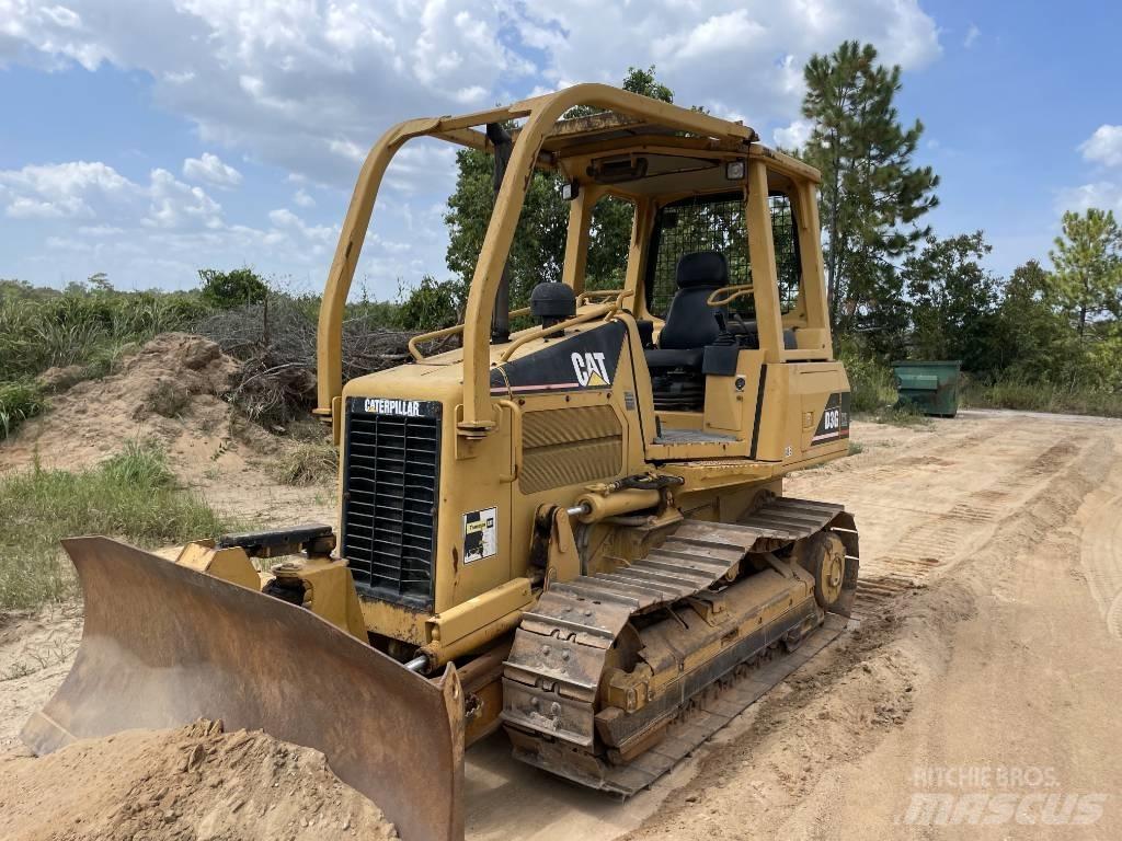 CAT D3G XL Верижни булдозери
